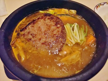 手ごねハンバーグのスープカリー