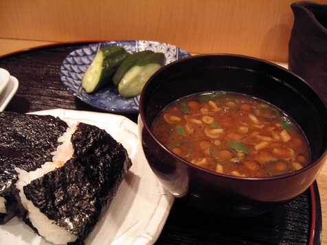 おにぎりナメコ汁