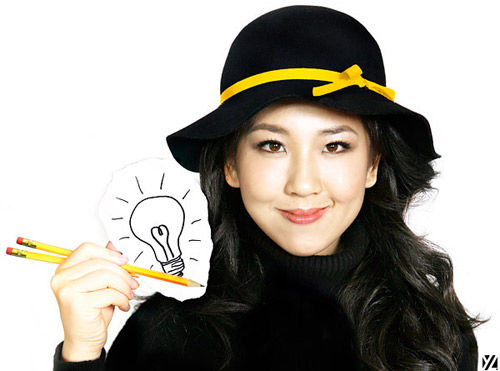 Yiyingと電球 Yiying Picks Up a Light Bulb