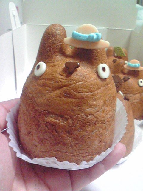 手のりトトロなうなう~ 隣のトトロ シュークリーム2