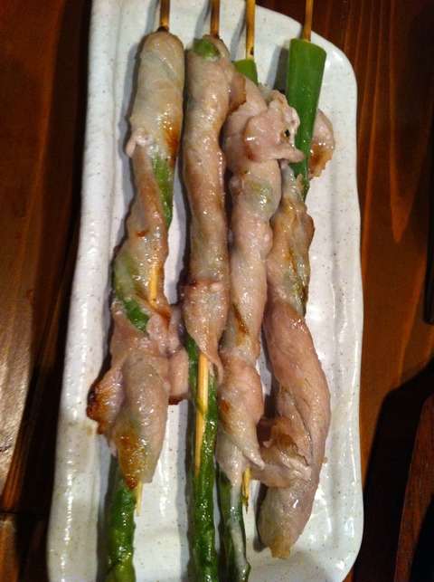 焼き鳥 アスパラばら。