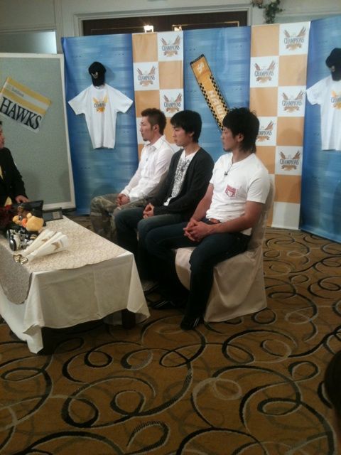 何故、この局ではお父さんが居ないのか、考えてみよう~。 ホークス優勝祝賀会(ビールかけ)19