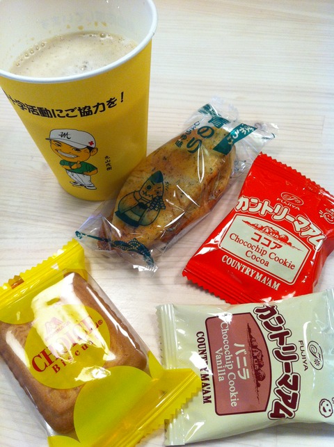 献血後のドリンクとお菓子