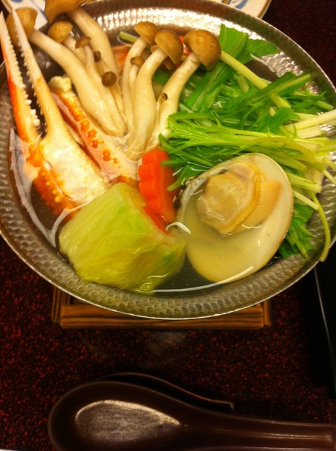 西村屋ホテル招月庭 晩ご飯は部屋食 台物 海鮮小鍋(かに、蛤、海老など)