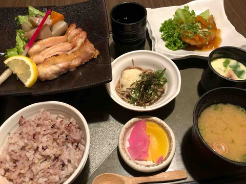 『くつろぎ空間 創作料理 まったり』メイン