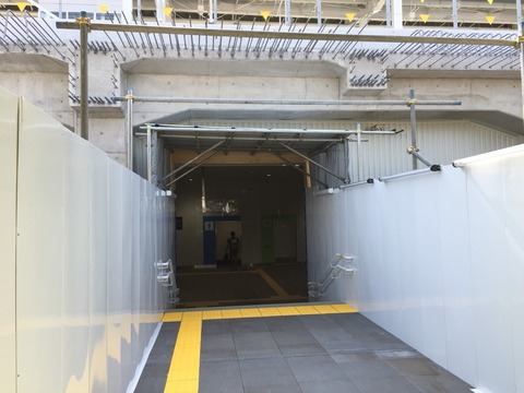 布袋駅高架仮設の連絡通路