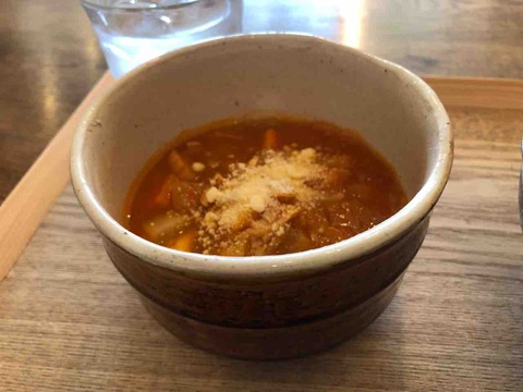 『スープカフェ スペインバル コマ(SOUP CAFE / SPAIN BAR KOMA)』スモーク鶏とたっぷり野菜のトマトソース