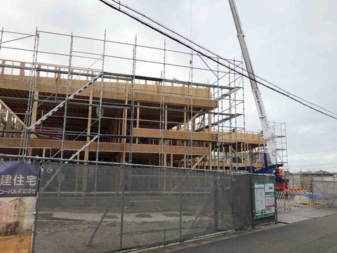 江森町に大きな建物建設中