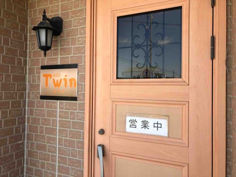 『カフェ ツイン(cafe Twin)』店舗入口