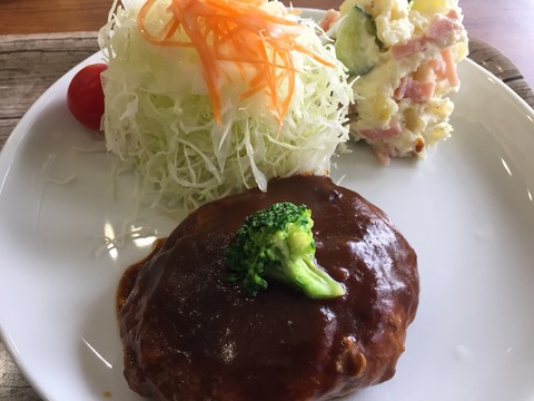 『カフェ ウィステリア』日替わりランチ・煮込みハンバーグ