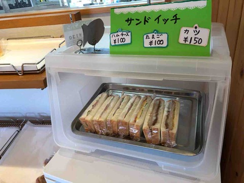 『くるみのパン屋さん』パンの棚