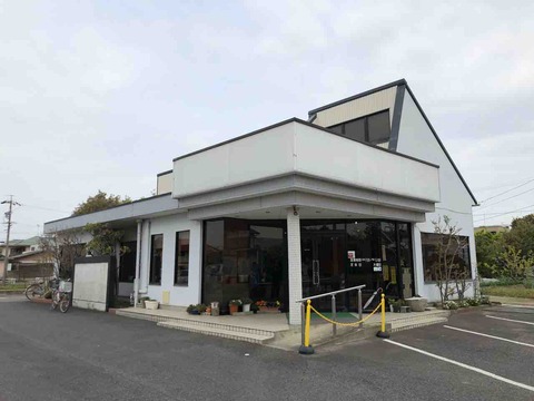 『COFFEE クウェッション』店舗外観