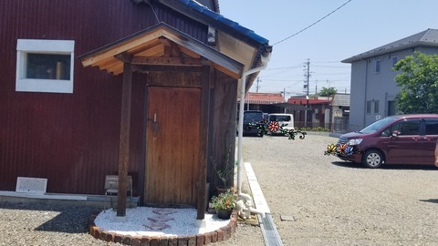 『小さなお店4april』駐車場