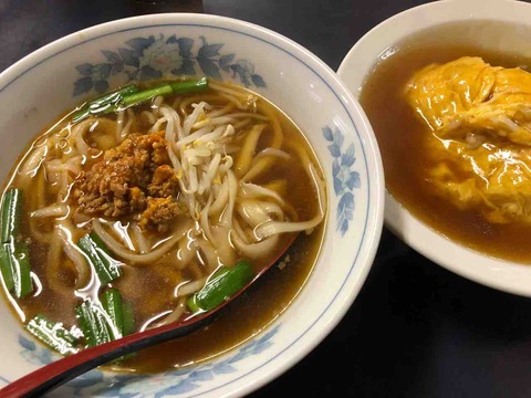 刀削麵の『四喜紅』台湾ラーメン(刀削麵)+天津飯