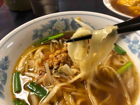 刀削麵の『四喜紅』台湾ラーメン(刀削麵)