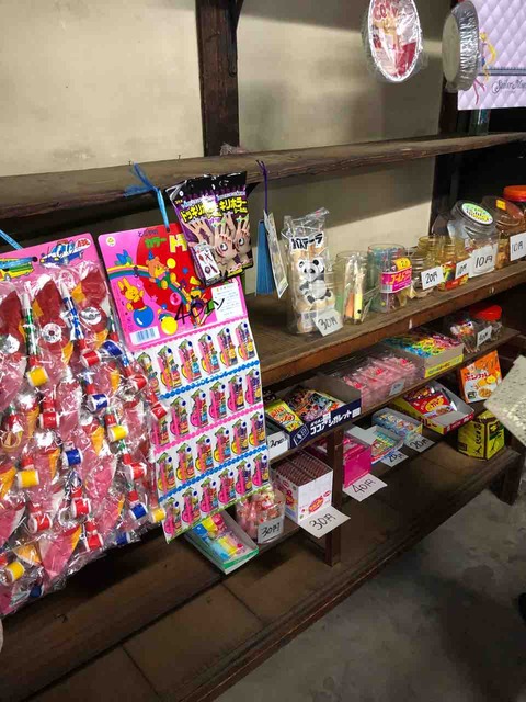 『藤の市』今日限り復活の駄菓子屋