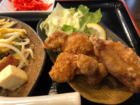 『ゆくり台所 残波 江南店』鶏の唐揚げ