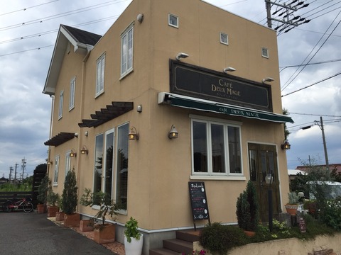 『カフェ・ドゥ・マージュ(CAFE DEUX MAGE)』店舗外観
