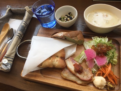 カフェ&ベーカリー「ケケレ」スープランチ