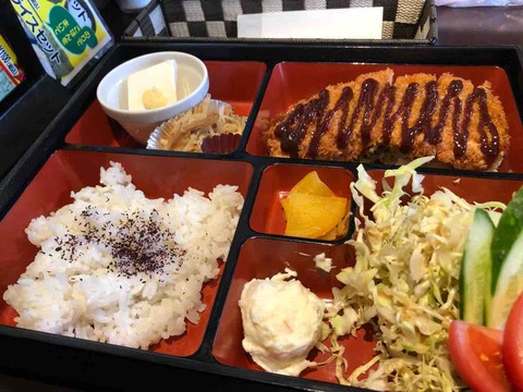 『カフェ&ラーメン 来珈豆(ラコス)』みそかつ弁当