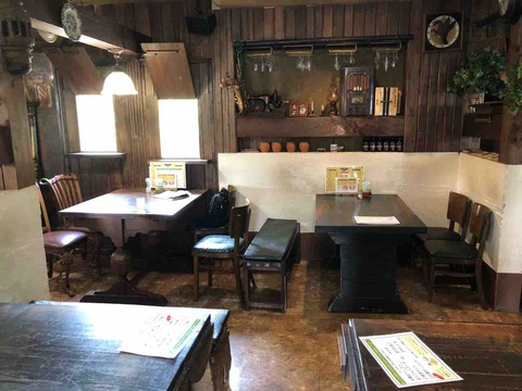 EVIAN(エビアン)店内