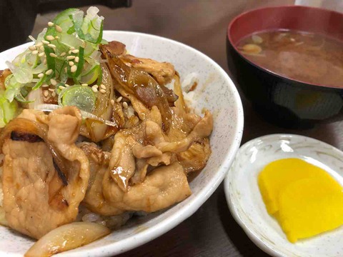 『鉄板味噌焼 なかむら屋』豚丼ランチ