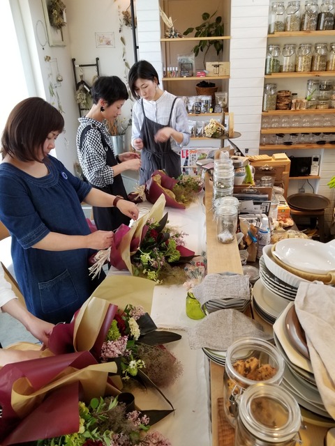 「メディカフェ ワークショップ」リボンをかければ