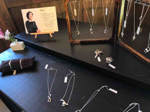 蜜蝋ジュエリーアート展「宝島」