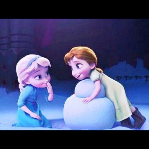 アナと雪の女王の子供の頃のアナとエルサ1