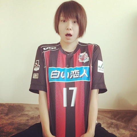 田中美保のコンサドーレ札幌ユニ姿
