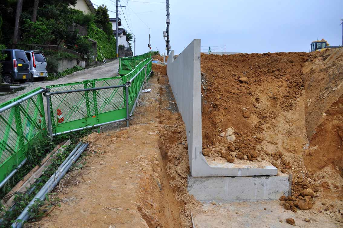 槐夢記 6月2日(木) 着工52日目 L型擁壁工事 槐夢記 6月2日(木) 着工52日目 L型擁壁工事