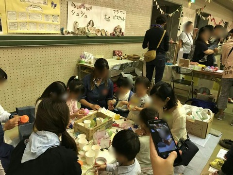 考える会ブースの賑わい
