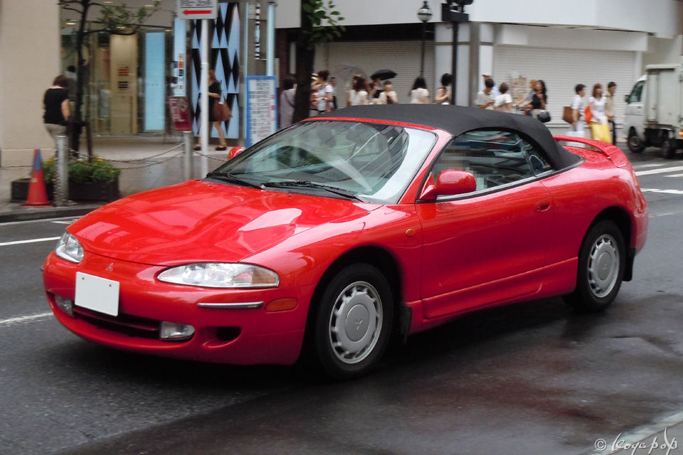 Mitsubishi Eclipse 1995- エモーショナルなスタイリングの2代目