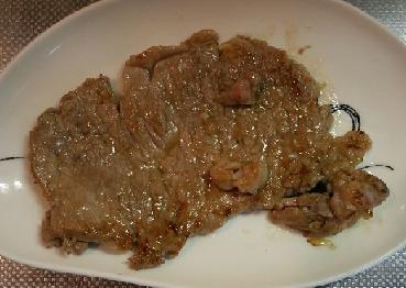 焼けたステーキ