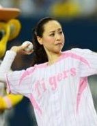 49．『松田聖子がワンバウンド始球式』 ：『日刊スポーツ新聞