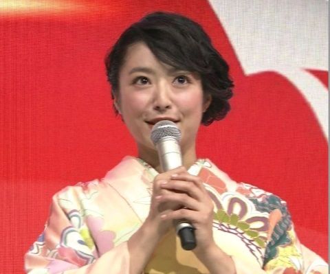 井上真央 見ているだけで元気になれる笑顔 画像 ｎｈｋ紅白 吉高由里子とのトークにて 井上真央 のずっとずっと明るく元気な性格が好き