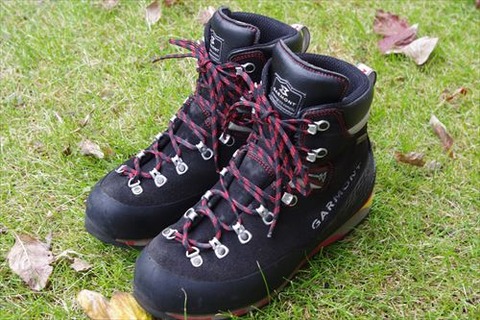 山道具 GARMONT ガルモント PINNACLE GTX ピナクルGTX in早秋の高尾山