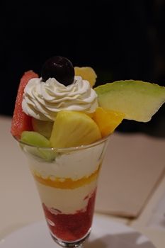 キュービックプラザ新横浜にある千疋屋のパフェ