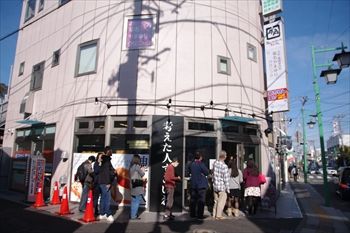 横浜菊名にある食パン専門店「考えた人すごいわ」の外観
