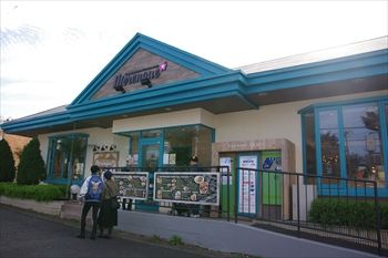 横浜岸根公園にある「ハワイアンカフェ メレンゲ」の外観