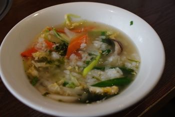 新横浜にある焼肉屋さん「焼肉トラジ」のクッパ