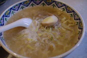 新横浜にあるラーメン店「中国ラーメン 揚州商人」のラーメン