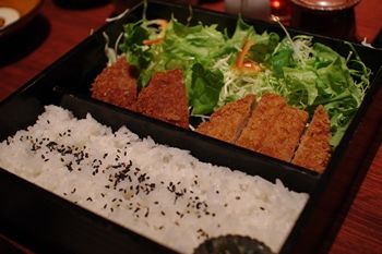 新横浜にあるしゃぶしゃぶ専門店「しゃぶせん」のカツランチ