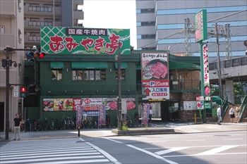 川崎駅にある焼き肉店「あみやき亭」の外観
