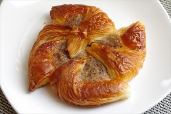 「ブーランジェリー パティスリー トレトゥール アダチ」のパン