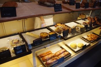 逗子にあるパン屋「パンヤコット(Panya Cotto)」の店内