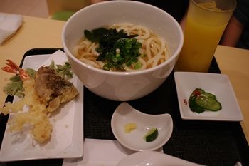 横浜石川町にあるうどん屋「つるつる天」のうどん