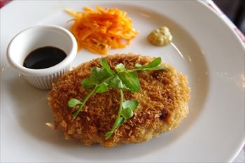 横浜作木町にあるレストラン「元町倶楽部」のランチ