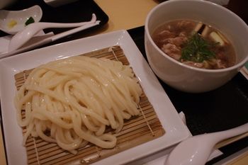 横浜石川町にあるうどん屋「つるつる天」のうどん
