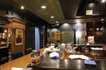 新横浜にあるカレー専門店「天馬カレー」の店内